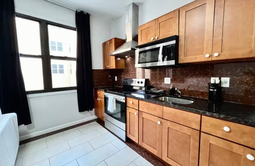 Chinatown Apartment | Spacious 2bd next to Reading Terminal and more!