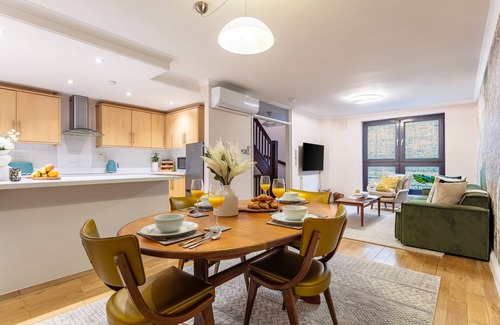 Bryanston and Dorset Square Apartment | Spacious 2BR 2BA House by Madame Tussauds