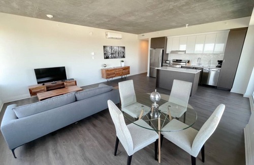Saint-Laurent Condo | Spacious 2BR with Skyline Views, Near Place Vertu
