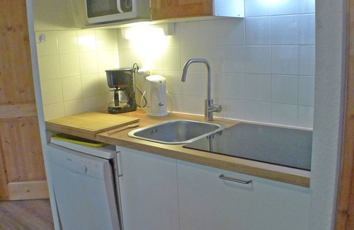 Samoens Apartment | Spacious 3-Bed Apt with Pools, Parking & Ski Storage - Sleeps 8 in Samoëns