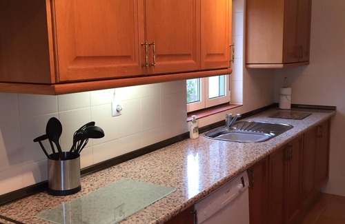 Espartal Villa | Spacious 3 bed Villa with pool. Close to Monte Clerigo & Amoreira. Great views.