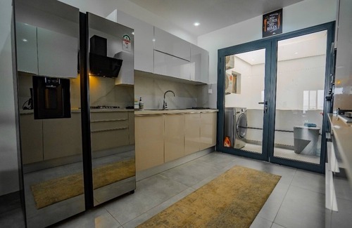 Yof Apartment | Spacious 3-bedroom, 3 Bathroom with Jacuzzi, pool, gym, and ocean view