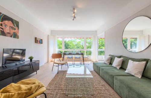 Lambersart Apartment | Spacious 3 bedroom apartment & private parking!