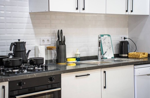 Kadikoy Apartment | Spacious 3-bedroom apartment with WiFi, AC in charming Istanbul
