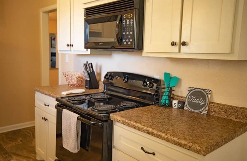Del City House | Spacious 3-Bedroom Home - Pet Friendly with Fenced Backyard