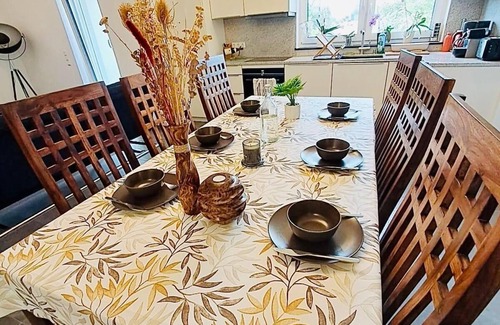 Kehlen Apartment | Spacious 3 Bedrooms with Garden View