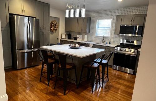 Ewing House | Spacious 3 BR Ewing Home -Quiet