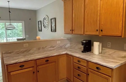 Battle Creek House | Spacious 3 BR home w/completed basement