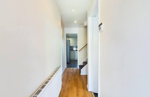 Telford House | Spacious -3-BR House in Telford - W/Park/Netflix