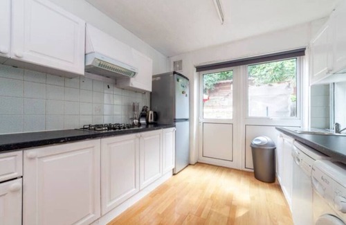 Woolwich Riverside Apartment | Spacious 3 BR House w/Private Garden, Woolwich