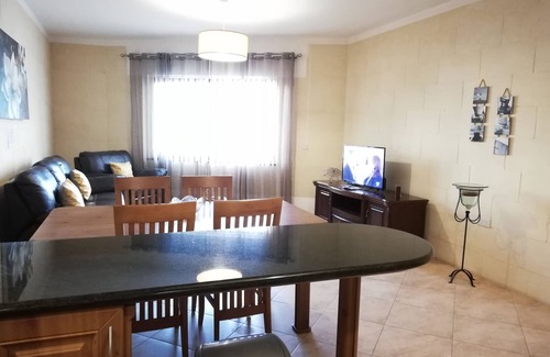 Marsalforn Apartment | SPACIOUS 3 MIN from beach. 1 bedroom Apartment.