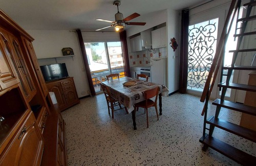 Marseillan Plage Apartment | Spacious 3-Room Apartment with Terrace & A/C for 6 Guests