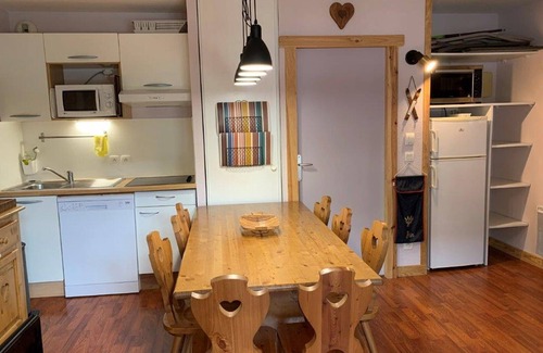 Vignec Apartment | Spacious 3-Room Apartment with Balcony, Sleeps 8, Pool Access - Vignec Village