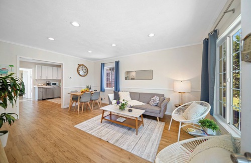 Lawndale House | Spacious 3BDR Home Near Manhattan Beach