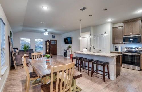 Sanger House | Spacious 3bed 2bath Family Home