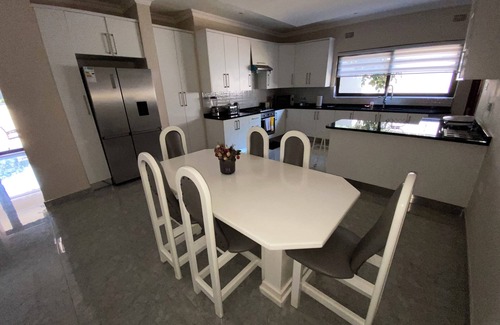 Kabulonga House | Spacious 3bedroom suite with AC, WiFi , backup inverter
