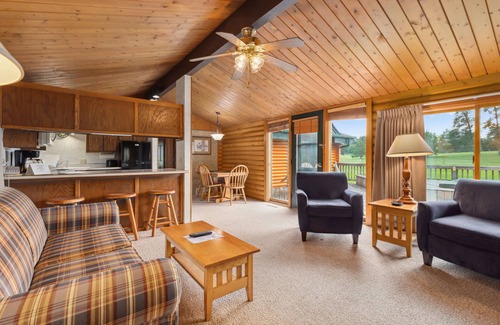 Breezy Point Cabin | Spacious 3BR Chalet Cabin Overlooking Golf Course
