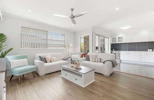 Maroochydore House | Spacious 3BR Townhouse Pet Friendly Shops Nearby