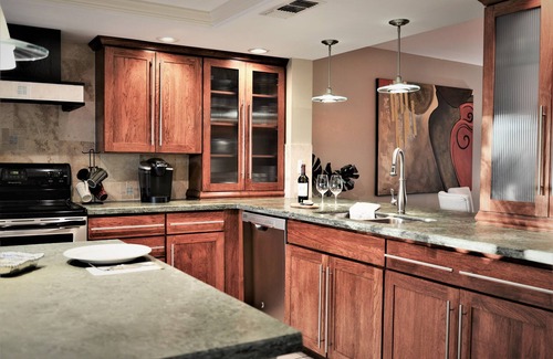 Glenvar Heights House | Spacious 3br Townhouse In A Quiet Gated Community With Pool, Hot Tub