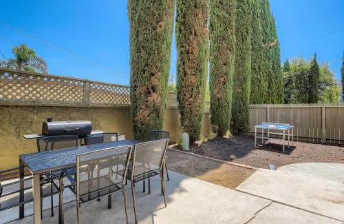 East Side Costa Mesa House | Spacious 3BR- Yard - BBQ - Parking