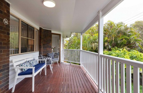 Shelly Beach House | Spacious 4-Bed House Metres from Beach