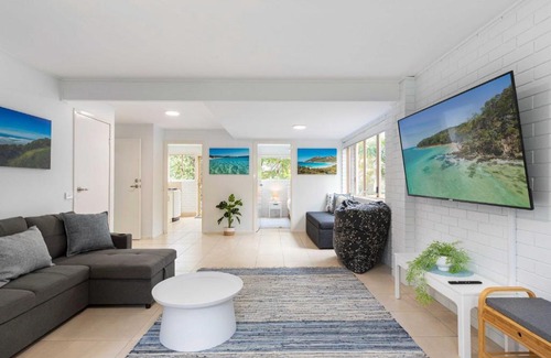 Shelly Beach House | Spacious 4-Bed House Metres from Beach