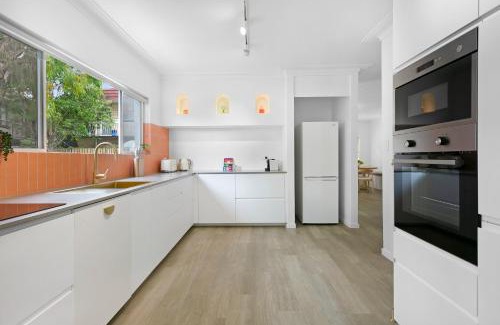 Surfers Paradise Villa | Spacious 4-Bed Villa with Mediterranean Charm