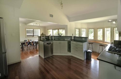 Coomba Park House | Spacious 4 bedroom family home with pool