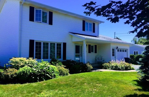 Charlottetown House | Spacious 4 bedroom home close to Beaches, Live Entertainment and Golf Courses