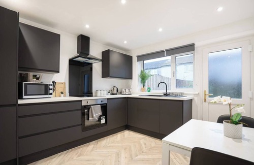 Livingston House | Spacious 4 bedroom home