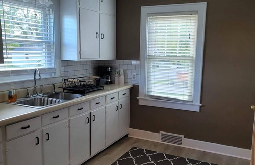 Wilmington House | Spacious 4-bedroom 2 Bath in central Wilmington.nwith Hot Tub.