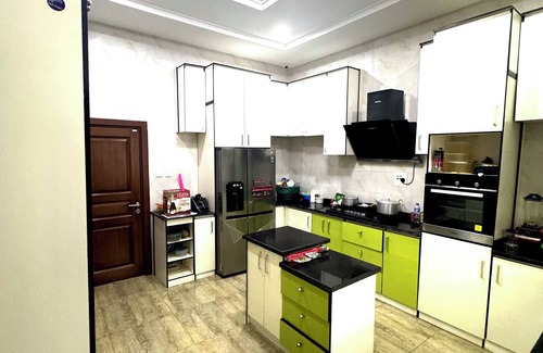 Ofin Apartment | Spacious 4-bedroom fully detach duplex in Lekki with WiFi, 24/7 Electricity, Gym