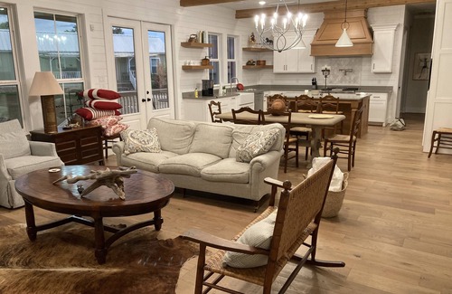 Round Top House | Spacious 4 Bedroom House - 3/4 Mile to Round Top Center!
