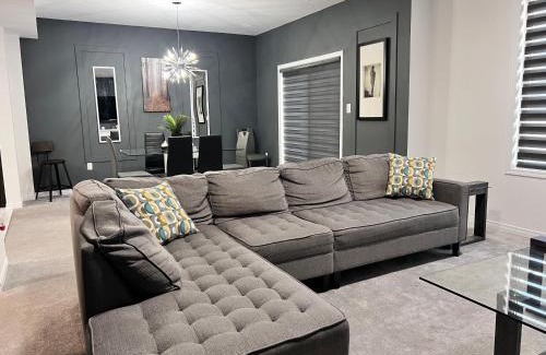 Innisfil House | Spacious 4-Bedroom Home, Comfortably Sleeps 10