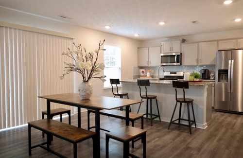 Summit Station House | Spacious 4-bedroom house in enjoyable Columbus with WiFi, AC