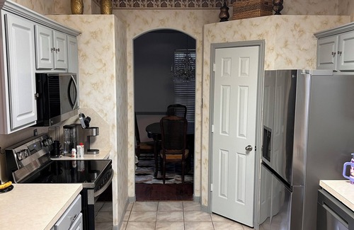 Cloverleaf House | Spacious 4-bedroom house with AC, fitness room, WiFi in superb Houston