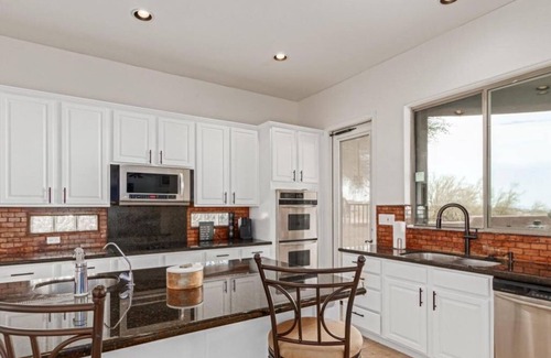 Phoenix House | Spacious 4-bedroom house with Mountain View’s, pool and putting green.