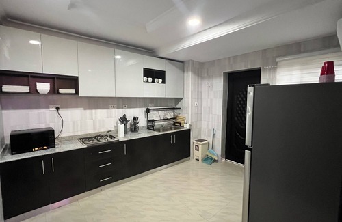 Ikeja Apartment | Spacious 4-bedroom Terrace apartment with Free WiFi and AC in charming Ikeja