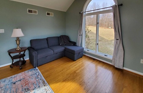 Sabillasville House | Spacious 4 BR on 10 acres near Gettysburg!