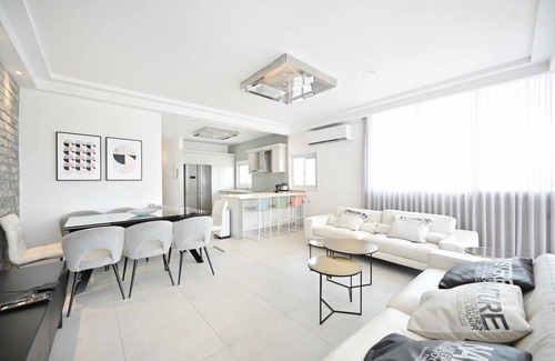 Kerem HaTeimanim Apartment | Spacious 4 BR Penthouse with Sea View by HolyGuest