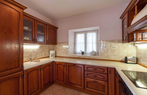Sumartin Villa | Spacious 4-BR Villa for 8+2 near the beach, with private pool
