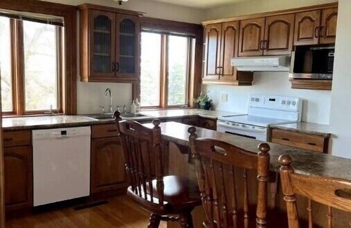 Queensland House | Spacious 4BR Family Beach House in Queensland N.S