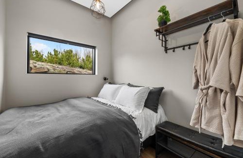 Reykholt House | Spacious 4BR Summerhouse With Hot Tub
