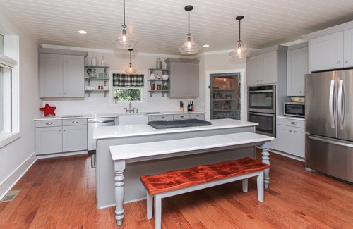 Oceanside House | Spacious 5 bed Cottage with Private Pool and Hot Tub, 5 min walk to beach