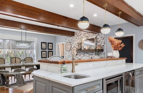 Albany House | Spacious 5-bed house centralized within hour of skiing, Race track & Lake George