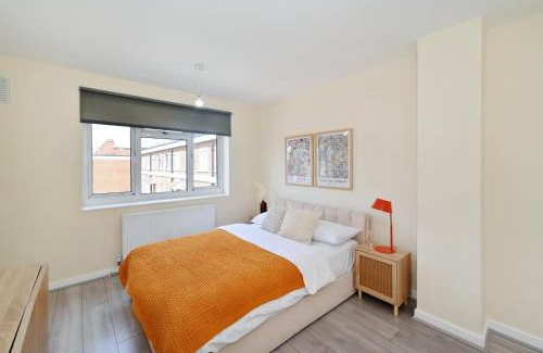 Mile End Apartment | Spacious 5 Bedroom 3 Mins Walk from Mile End