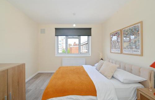 Mile End Apartment | Spacious 5 Bedroom 3 Mins Walk from Mile End