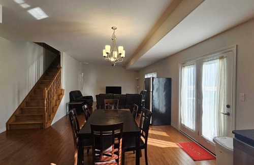 Quinte West House | Spacious 5-bedroom house with AC, WiFi in brilliant Quinte West