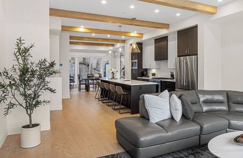 Central Okanagan House | Spacious 5-bedroom Townhome with Rooftop Patio, Hot tub and Private Elevator