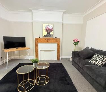 Lewisham House | Spacious 5-Bedroom house close to station